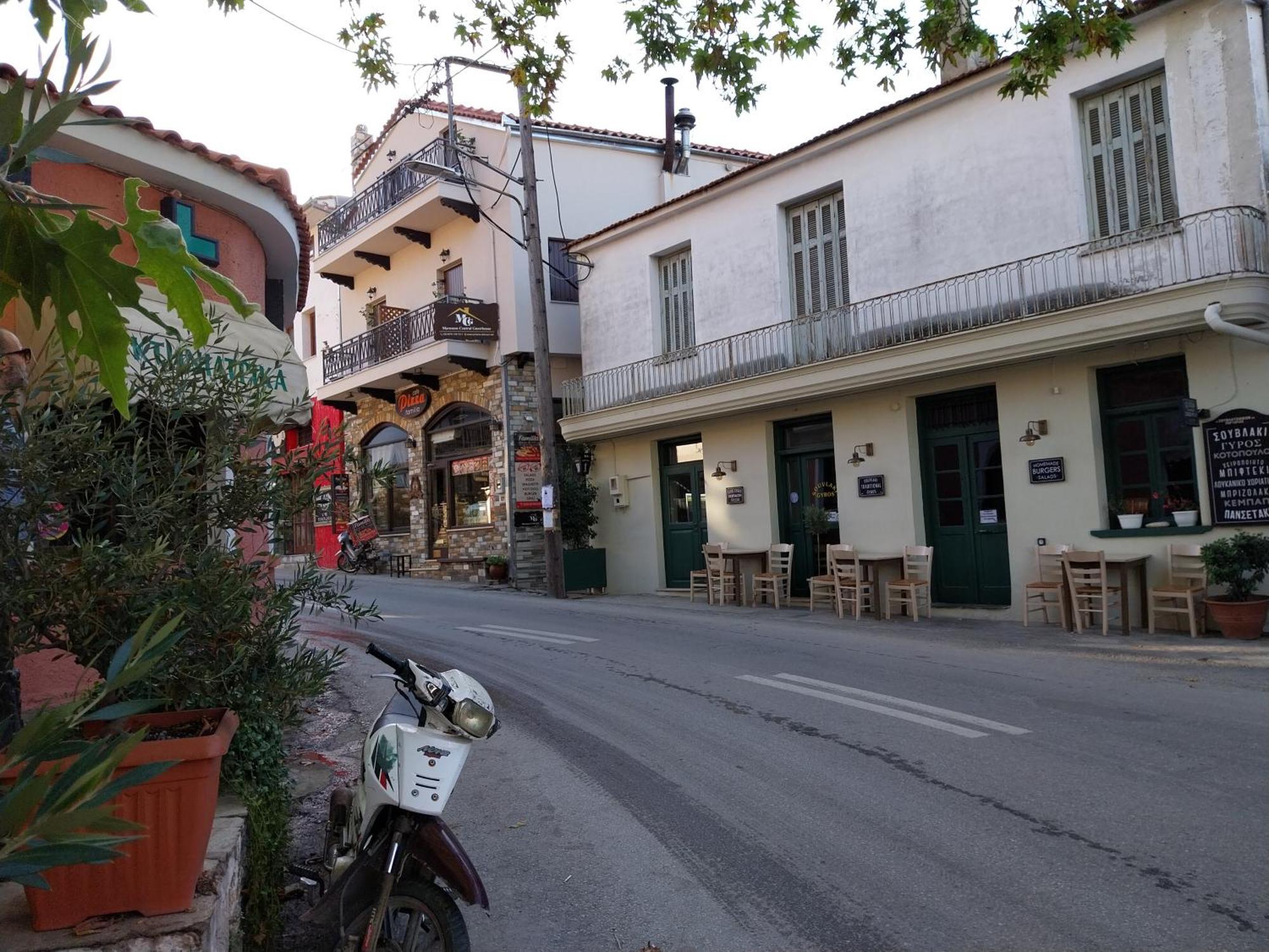 Marousos Central Guesthouse Portaria  Bagian luar foto