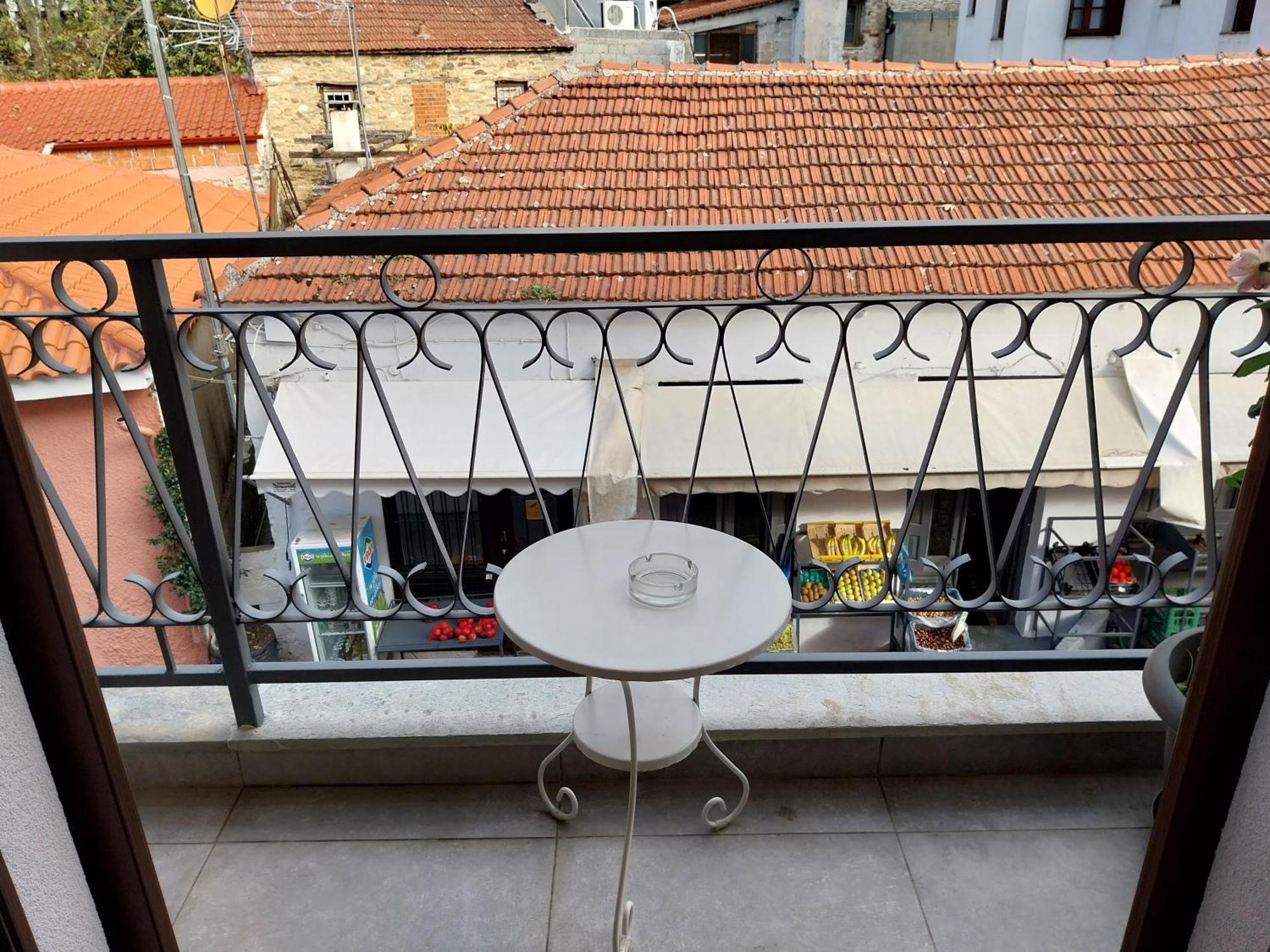 Marousos Central Guesthouse Portaria  Bagian luar foto