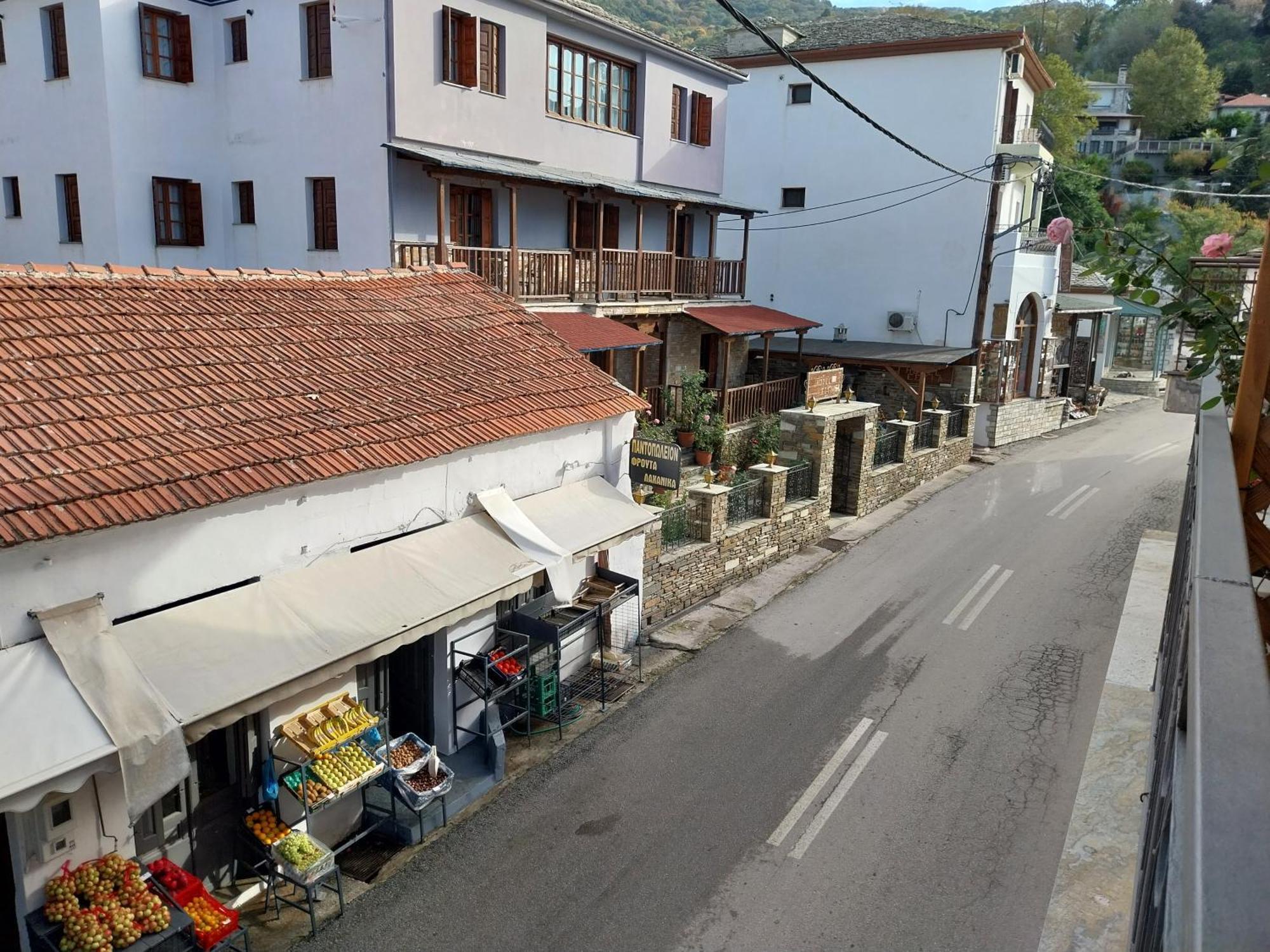 Marousos Central Guesthouse Portaria  Bagian luar foto