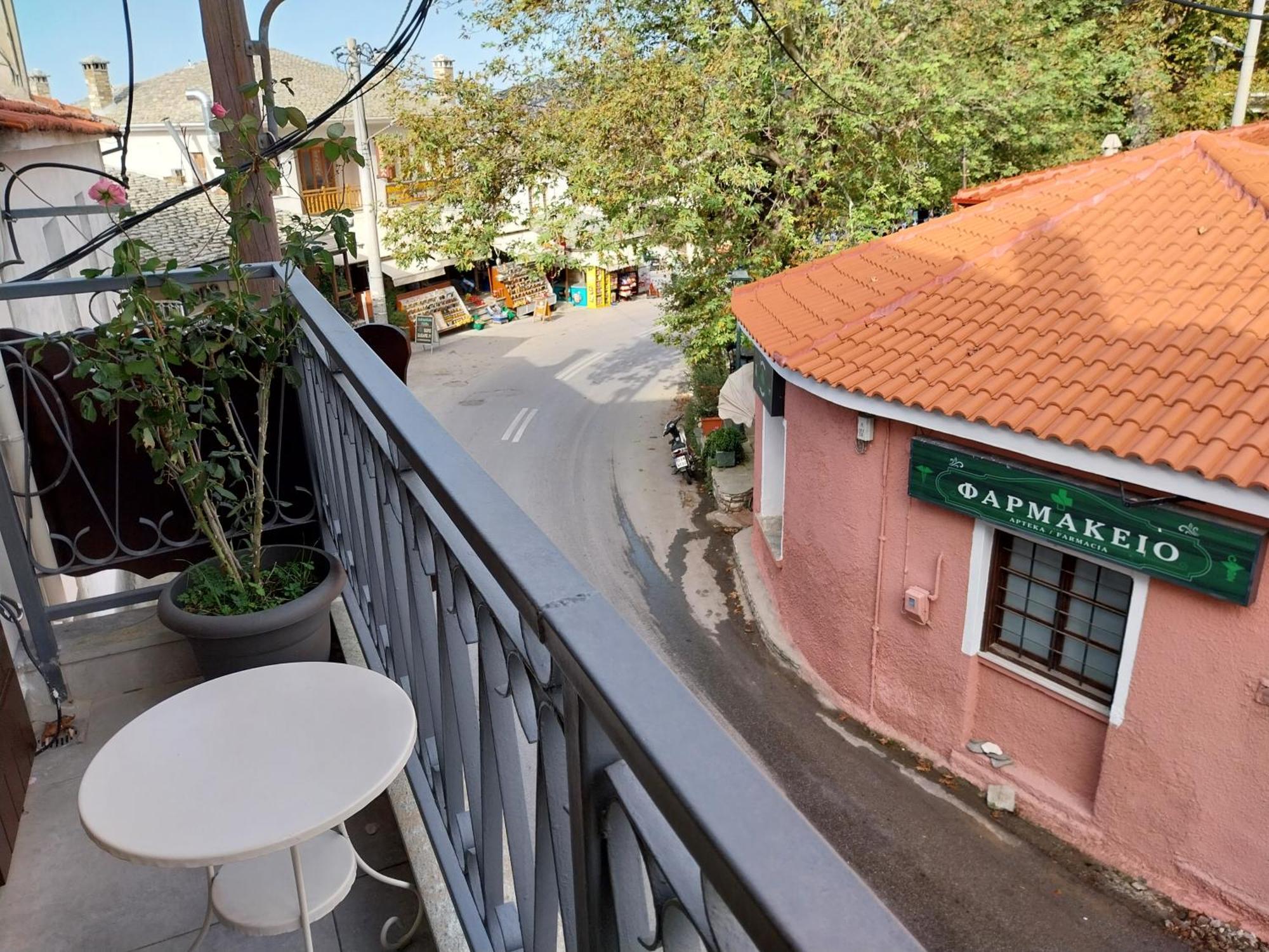 Marousos Central Guesthouse Portaria  Bagian luar foto