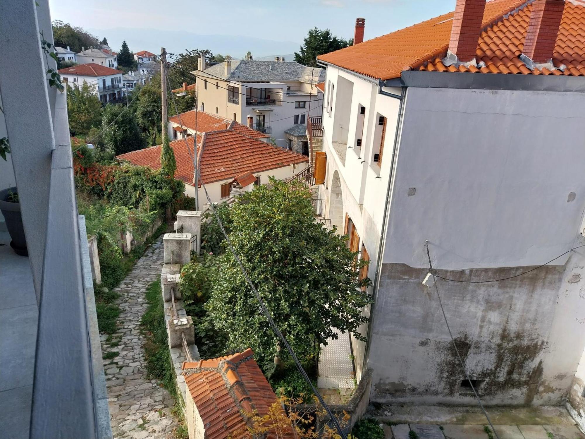 Marousos Central Guesthouse Portaria  Bagian luar foto