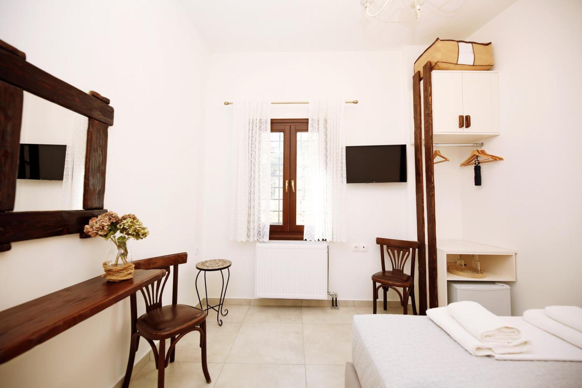 Marousos Central Guesthouse Portaria  Bagian luar foto