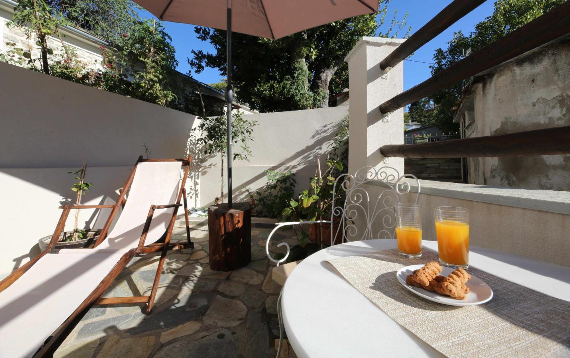 Marousos Central Guesthouse Portaria  Bagian luar foto